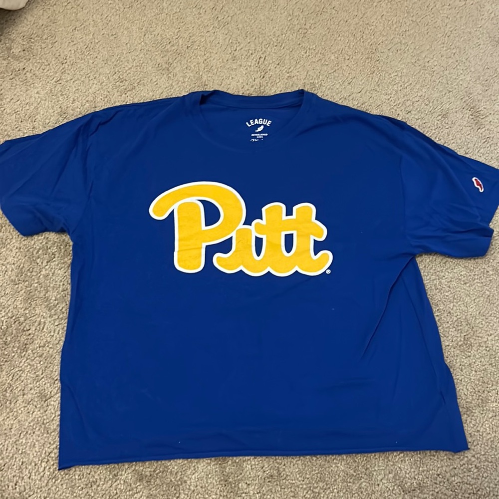 Slightly cropped Pitt shirt